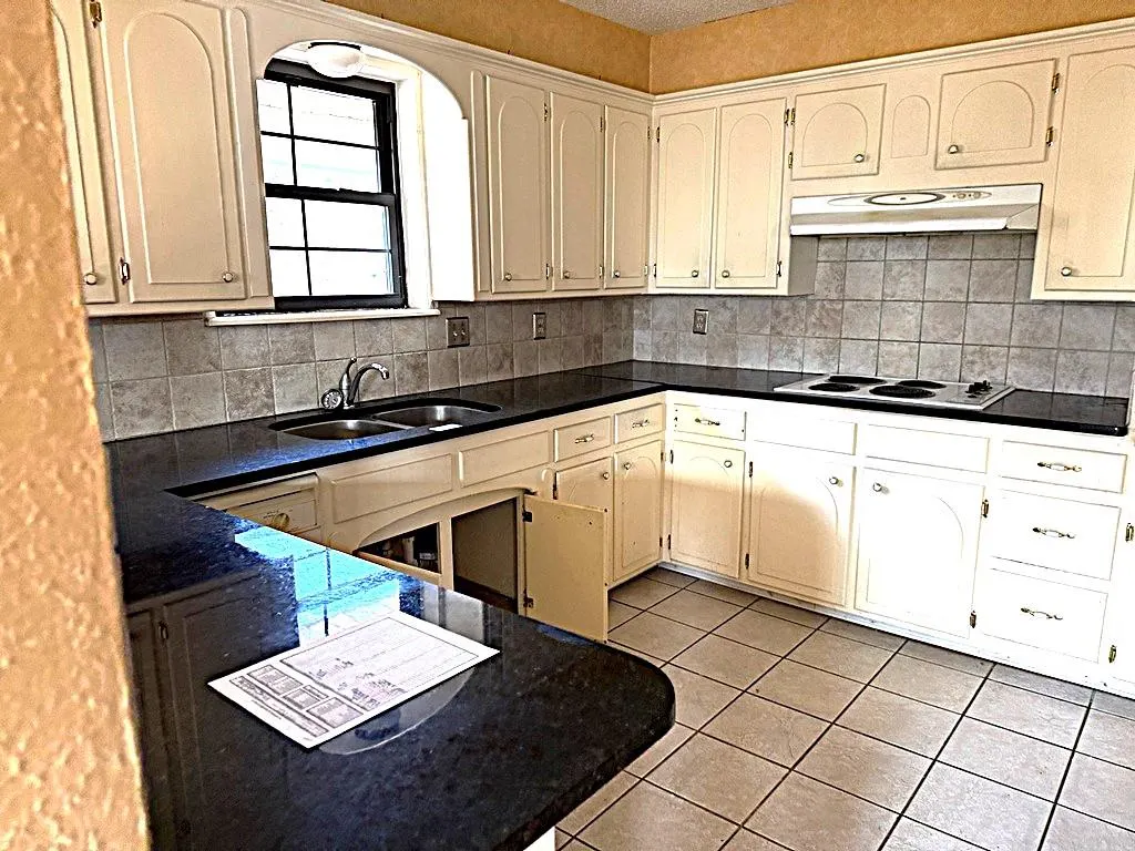 Photo 5 — 2504 SW 92nd Street, Oklahoma City, OK 73159