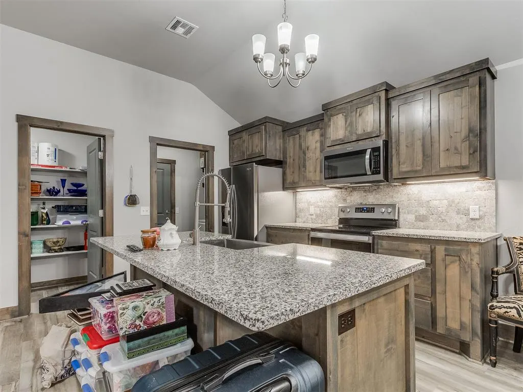 Photo 17 — 210 S 7th Street, Noble, OK 73068