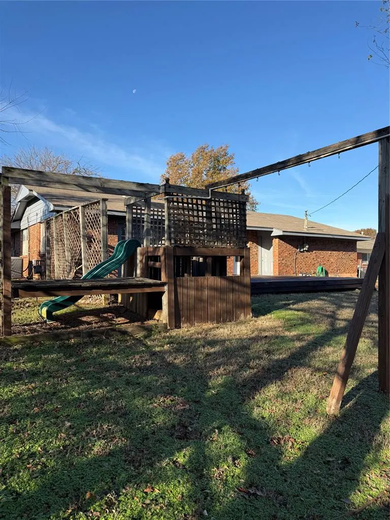 Photo 9 — 6520 N Grove Avenue, Warr Acres, OK 73132
