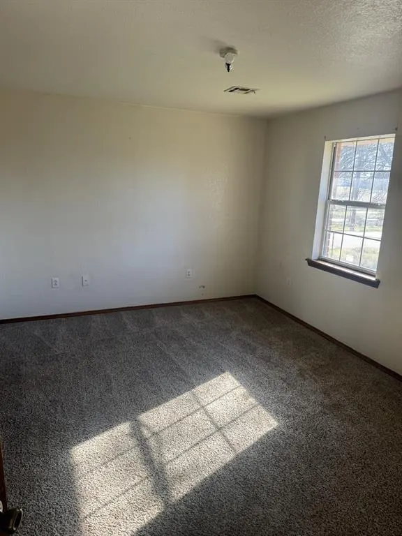 Photo 4 — 1327 E Fay Street, Shawnee, OK 74801