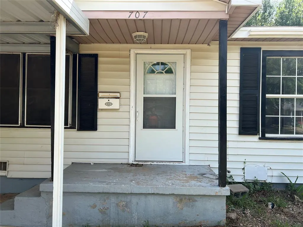 Photo 4 — 707 S 2nd Street, Yukon, OK 73099