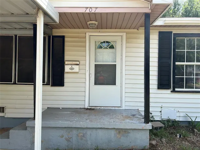 Photo 4 — 707 S 2nd Street, Yukon, OK 73099