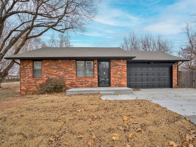 Front exterior — 221 SW 6th Street, Blanchard, OK 73010