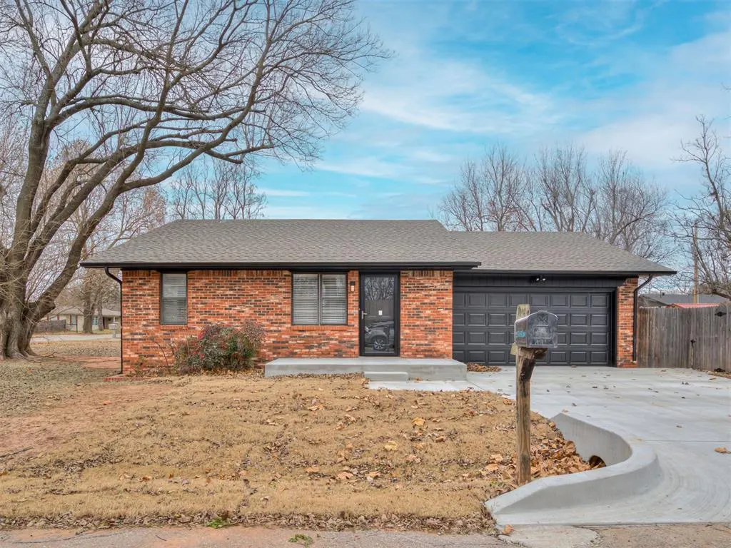 Photo 5 — 221 SW 6th Street, Blanchard, OK 73010
