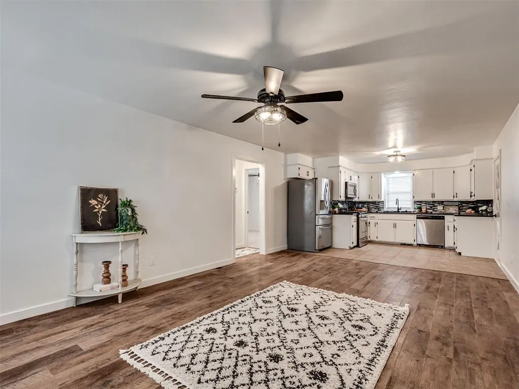 Photo 7 — 221 SW 6th Street, Blanchard, OK 73010