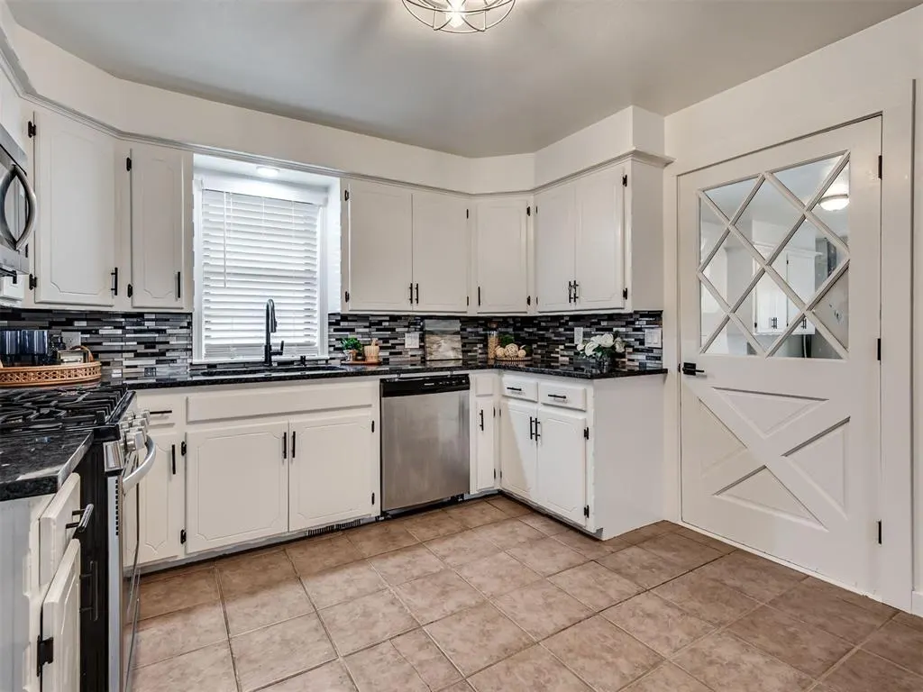 Photo 13 — 221 SW 6th Street, Blanchard, OK 73010