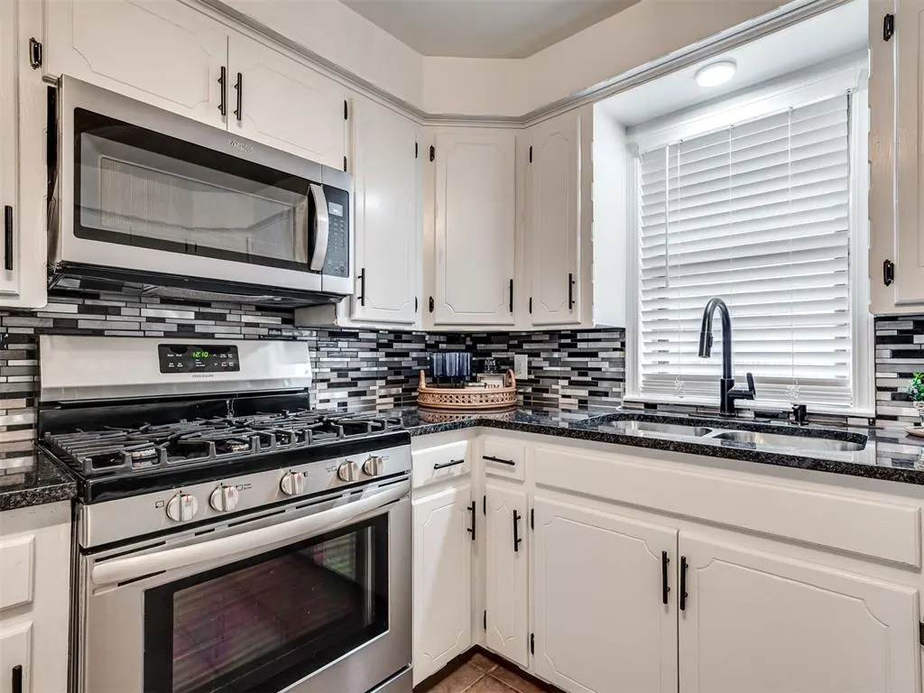 Photo 14 — 221 SW 6th Street, Blanchard, OK 73010