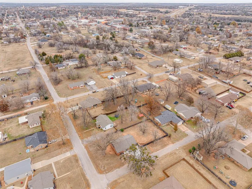 Photo 37 — 221 SW 6th Street, Blanchard, OK 73010