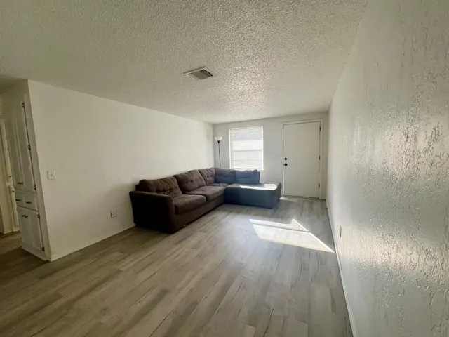 Photo 4 — 4217 SE 48th Terrace, Oklahoma City, OK 73135