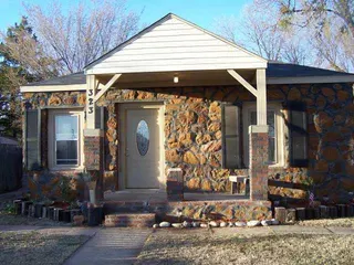 Sold home at 323 W 2nd Street