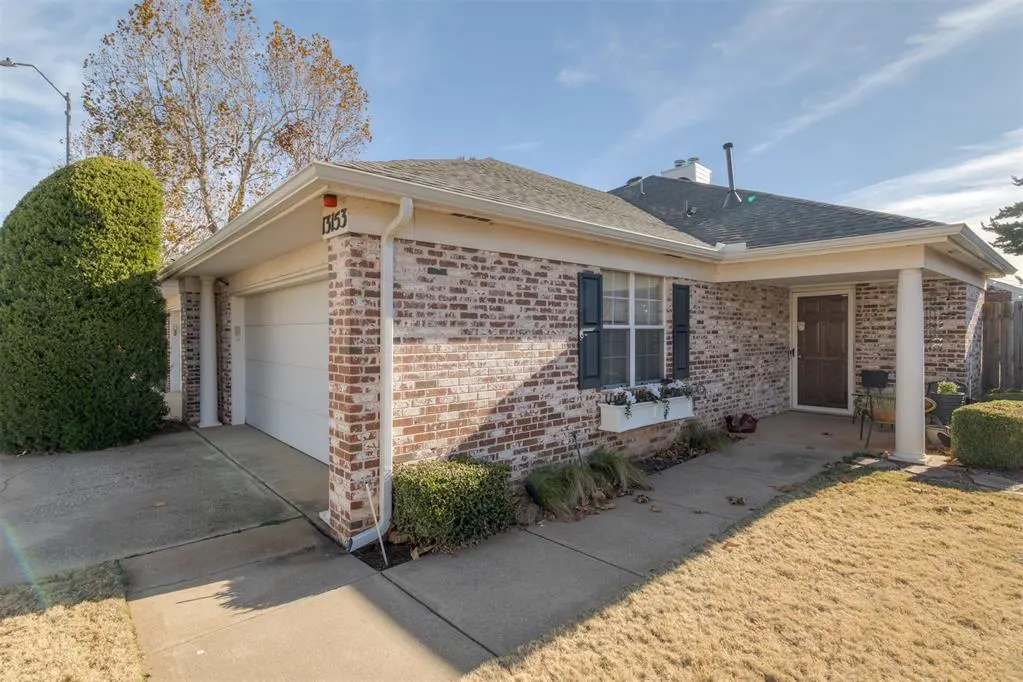 Photo 2 — 13153 Westpark Place, Oklahoma City, OK 73142