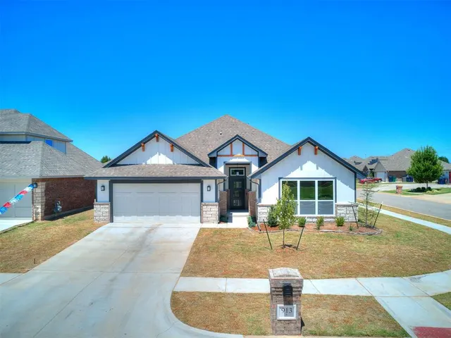 Front exterior — 913 SW 141st Street, Oklahoma City, OK 73170