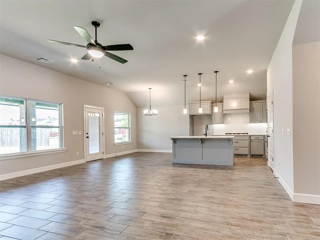 Photo 8 — 913 SW 141st Street, Oklahoma City, OK 73170