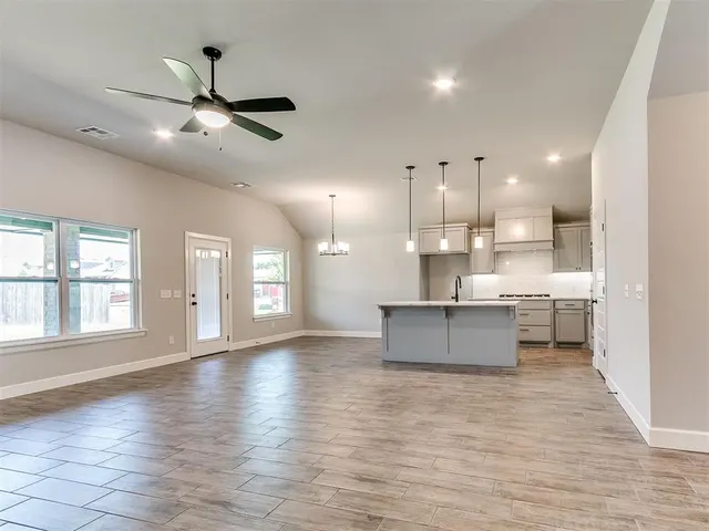 Photo 8 — 913 SW 141st Street, Oklahoma City, OK 73170