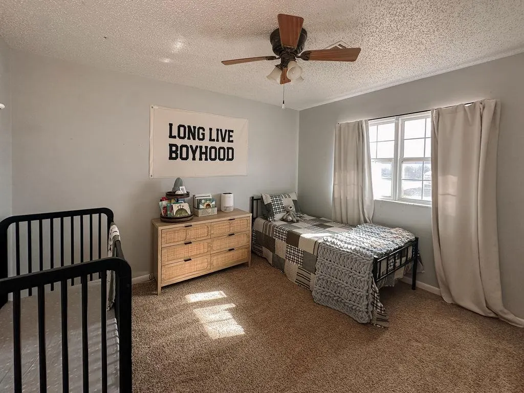 Photo 5 — 619 N Marion Avenue, Hinton, OK 73047