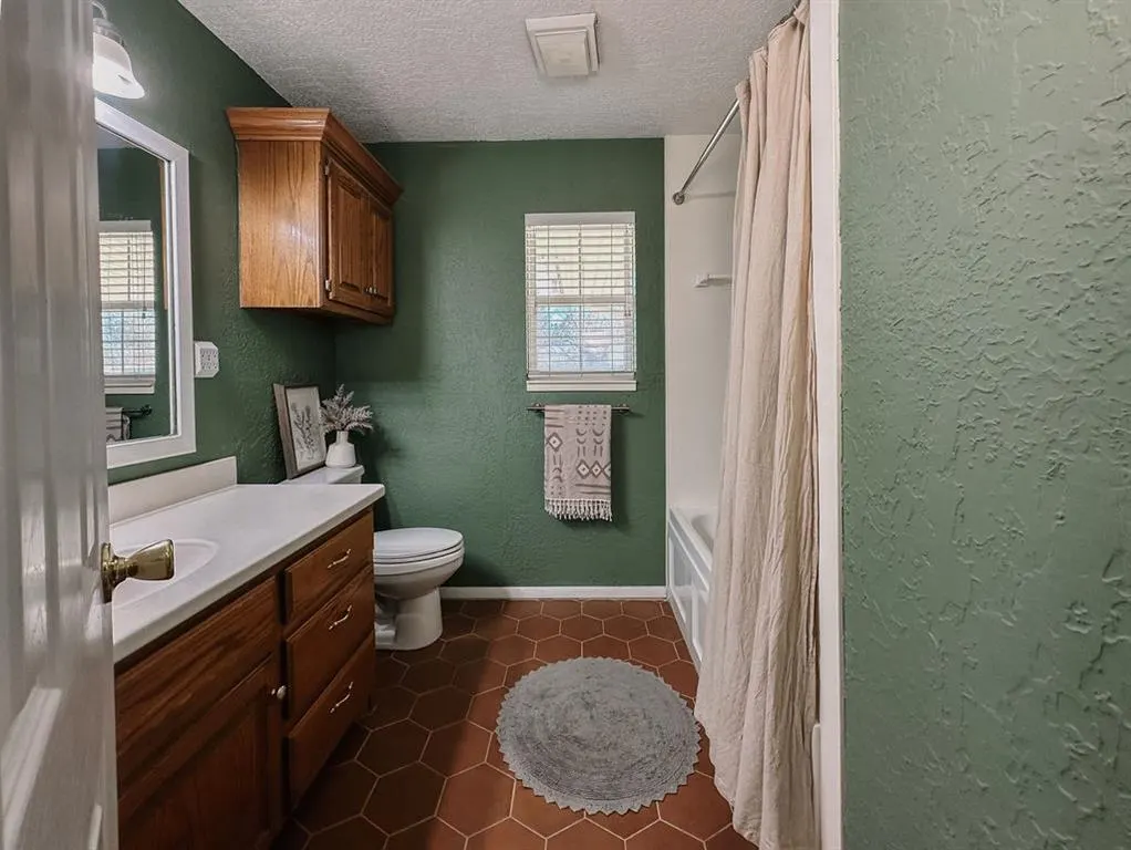 Photo 11 — 619 N Marion Avenue, Hinton, OK 73047
