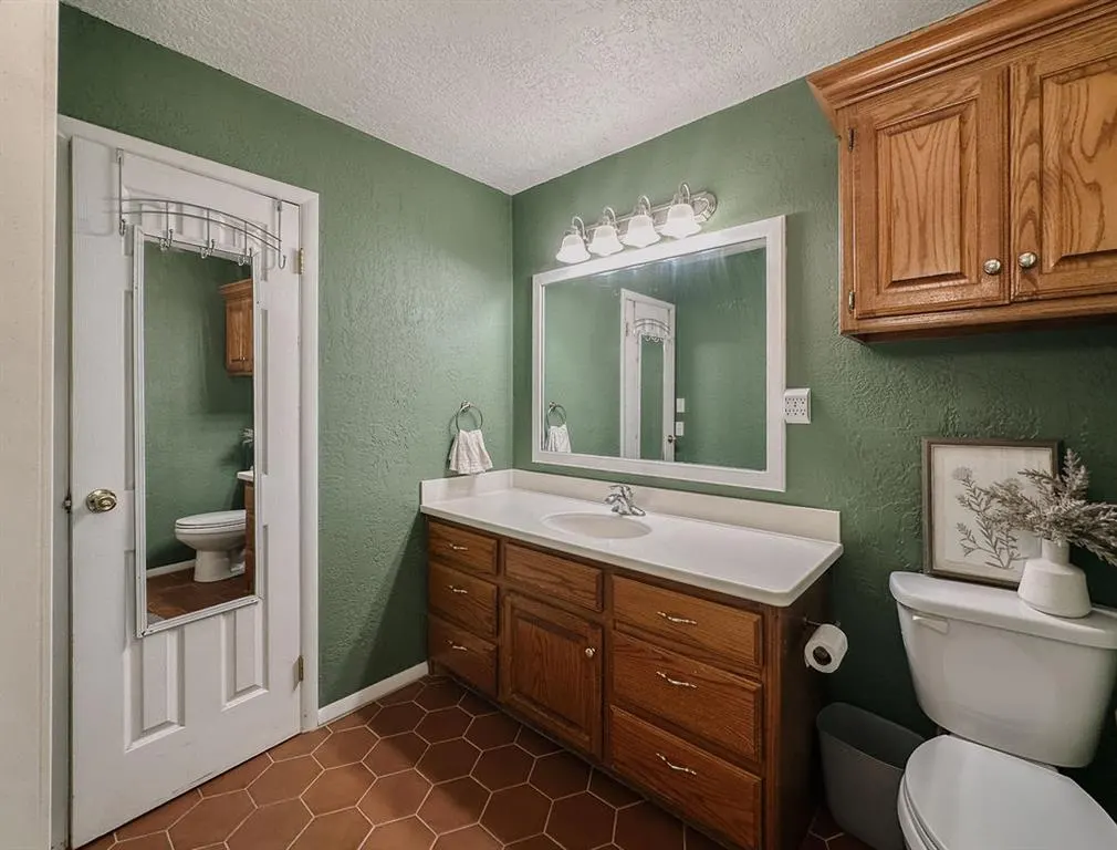 Photo 12 — 619 N Marion Avenue, Hinton, OK 73047