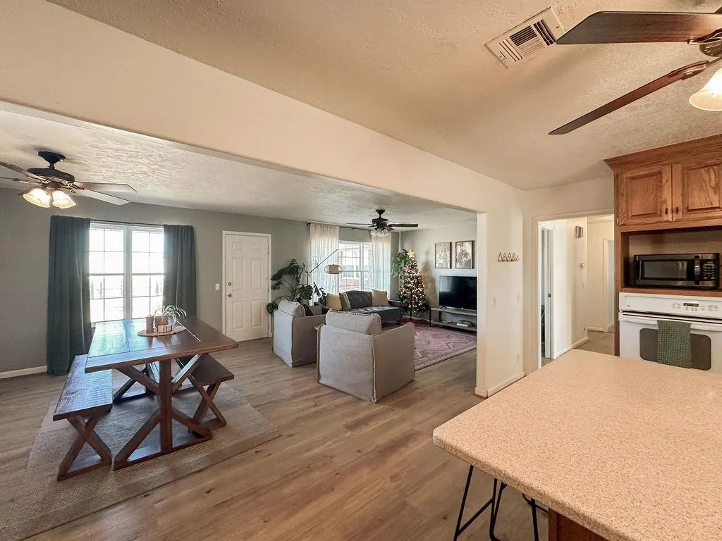 Photo 19 — 619 N Marion Avenue, Hinton, OK 73047