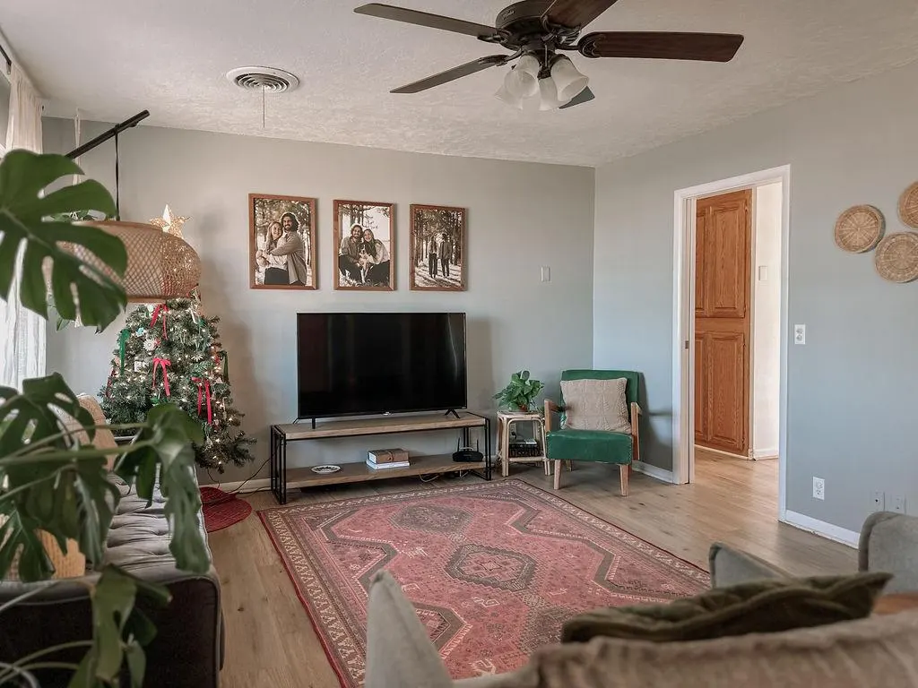 Photo 21 — 619 N Marion Avenue, Hinton, OK 73047