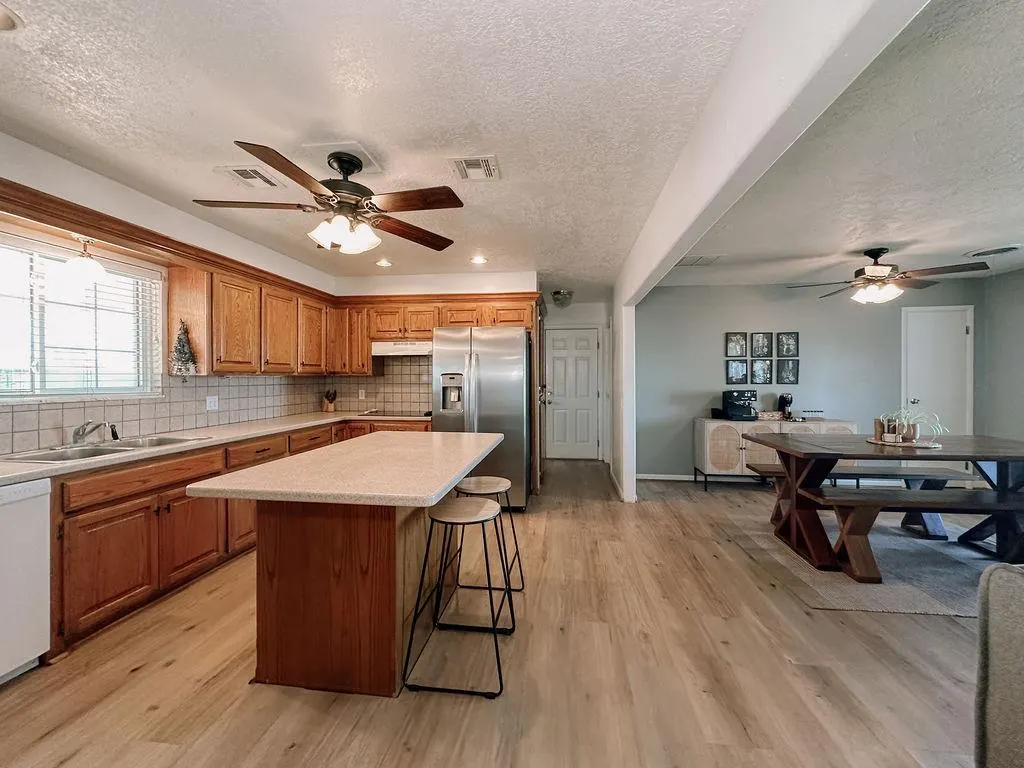 Photo 23 — 619 N Marion Avenue, Hinton, OK 73047