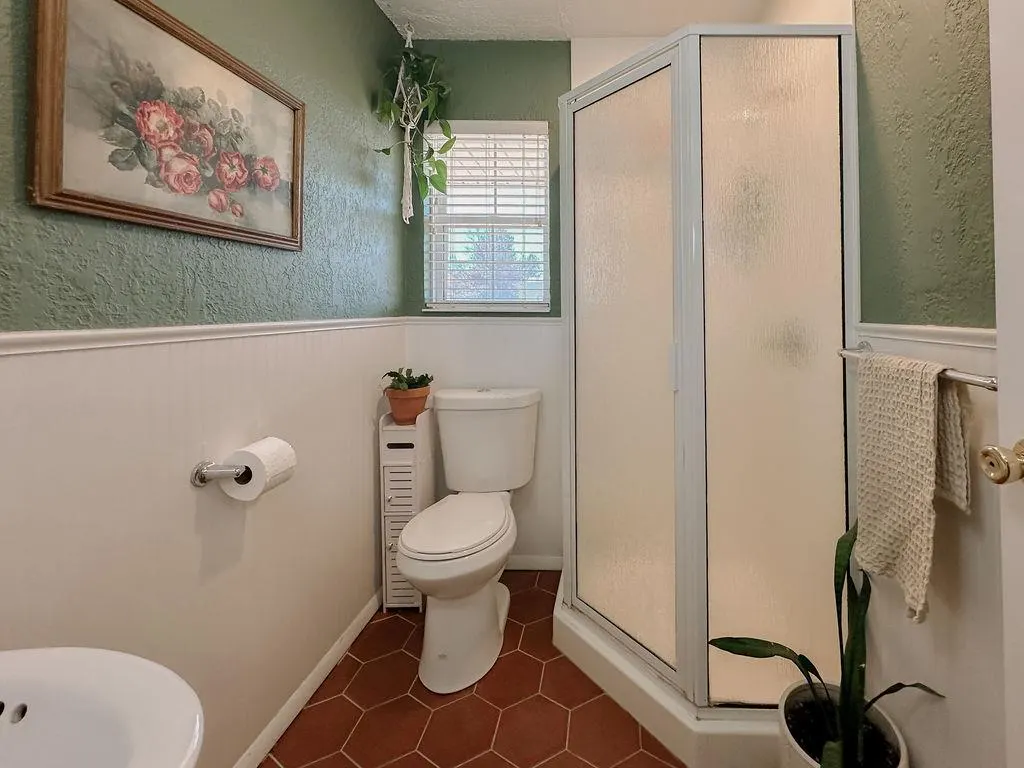Photo 24 — 619 N Marion Avenue, Hinton, OK 73047