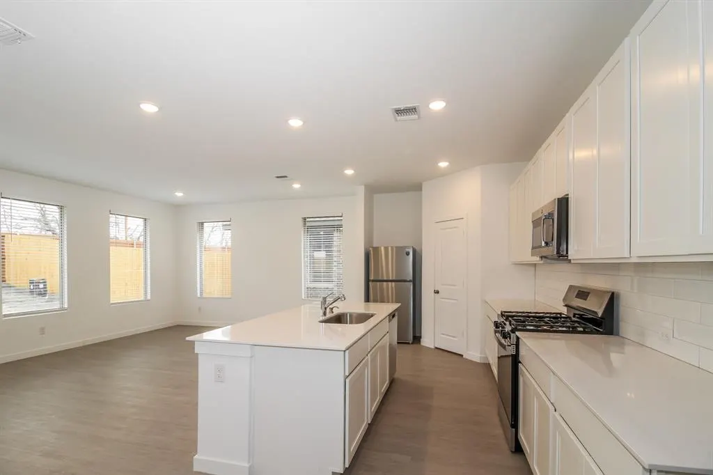 Photo 6 — 1912 Ponderosa Pine Lane, Mustang, OK 73128