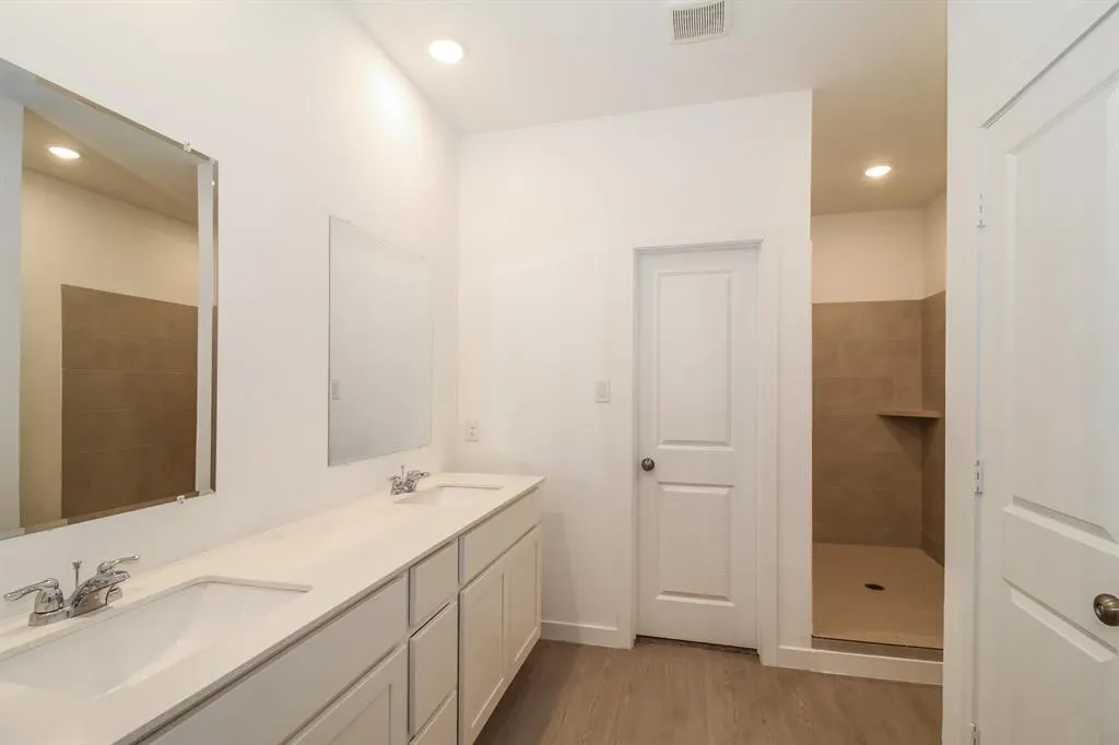 Photo 9 — 1912 Ponderosa Pine Lane, Mustang, OK 73128