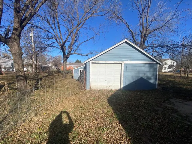 Photo 3 — 2016 E Walnut Avenue, Enid, OK 73701