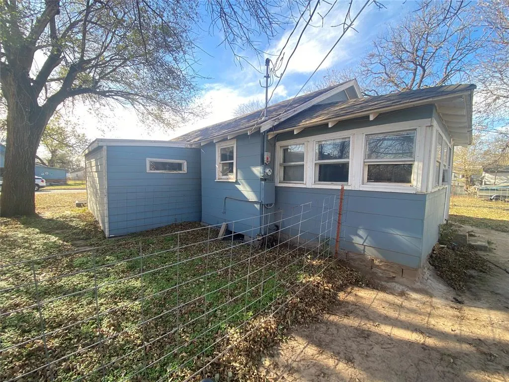 Photo 5 — 2016 E Walnut Avenue, Enid, OK 73701