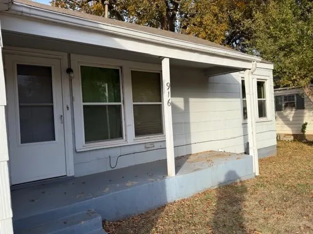 Front exterior — 916 W London Street, El Reno, OK 73036