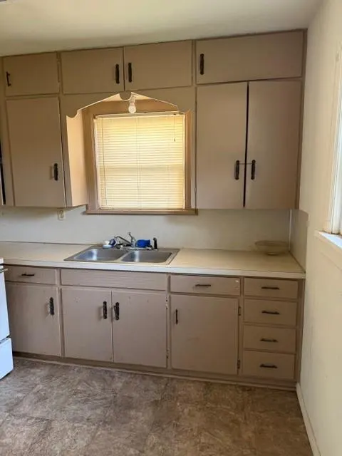 Photo 3 — 916 W London Street, El Reno, OK 73036