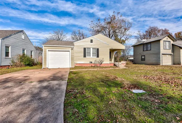 Photo 2 — 207 W Ercoupe Drive, Oklahoma City, OK 73110