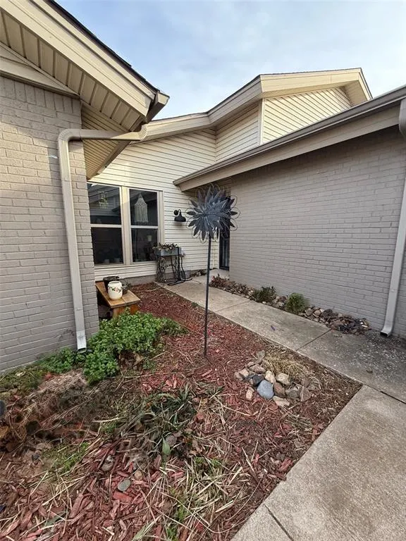 Front exterior — 11313 Benttree Circle Unit # 11313, Oklahoma City, OK 73120