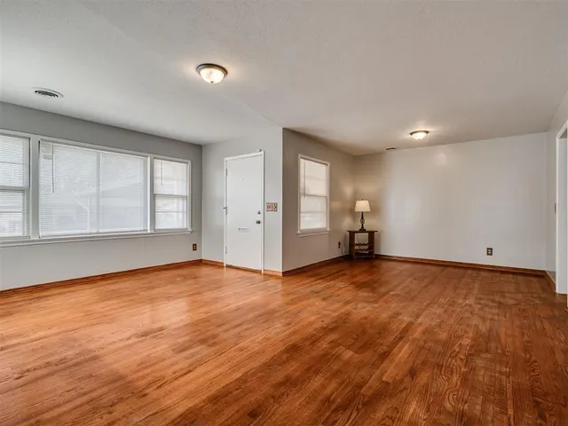 Photo 3 — 4401 NW 16th Place, Oklahoma City, OK 73107