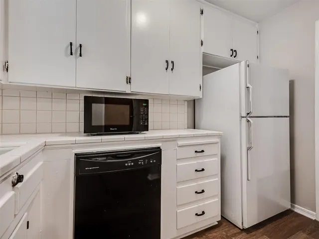 Photo 6 — 4401 NW 16th Place, Oklahoma City, OK 73107