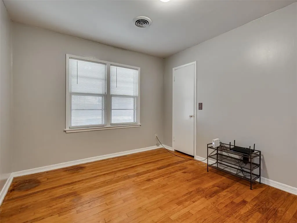 Photo 13 — 4401 NW 16th Place, Oklahoma City, OK 73107