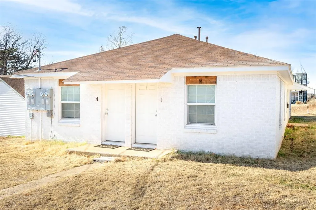 Photo 2 — 506 N 5th, Sayre, OK 73662