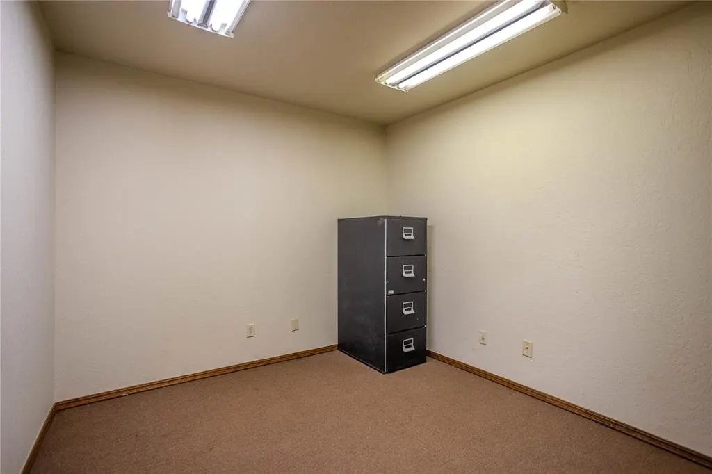 Photo 8 — 1713 S 28th Street, Clinton, OK 73601