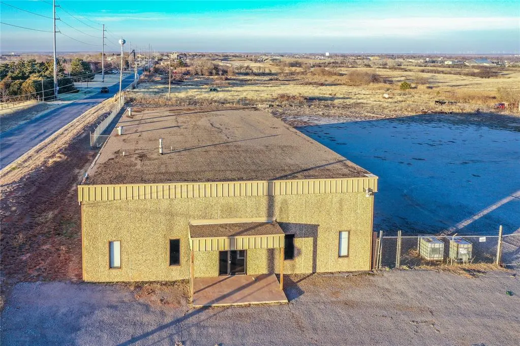 Photo 18 — 1713 S 28th Street, Clinton, OK 73601