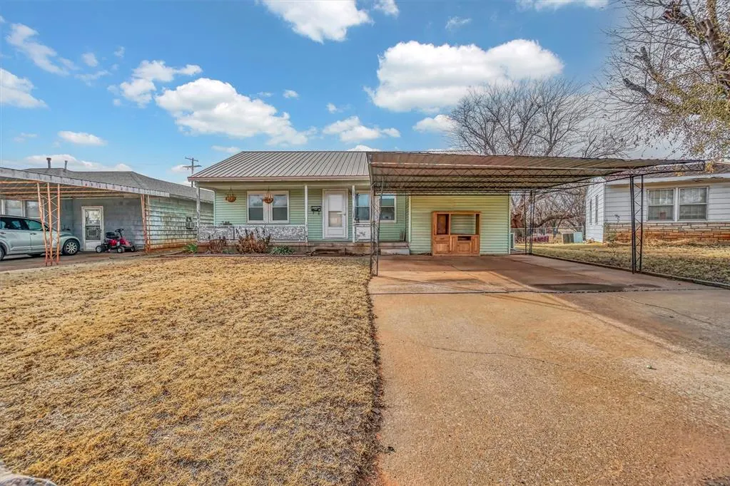 Photo 2 — 131 Thornton Lane, Elk City, OK 73644