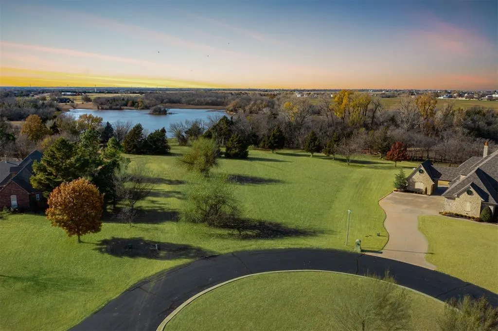 Photo 4 — 18077 Carlton Way, Edmond, OK 73012