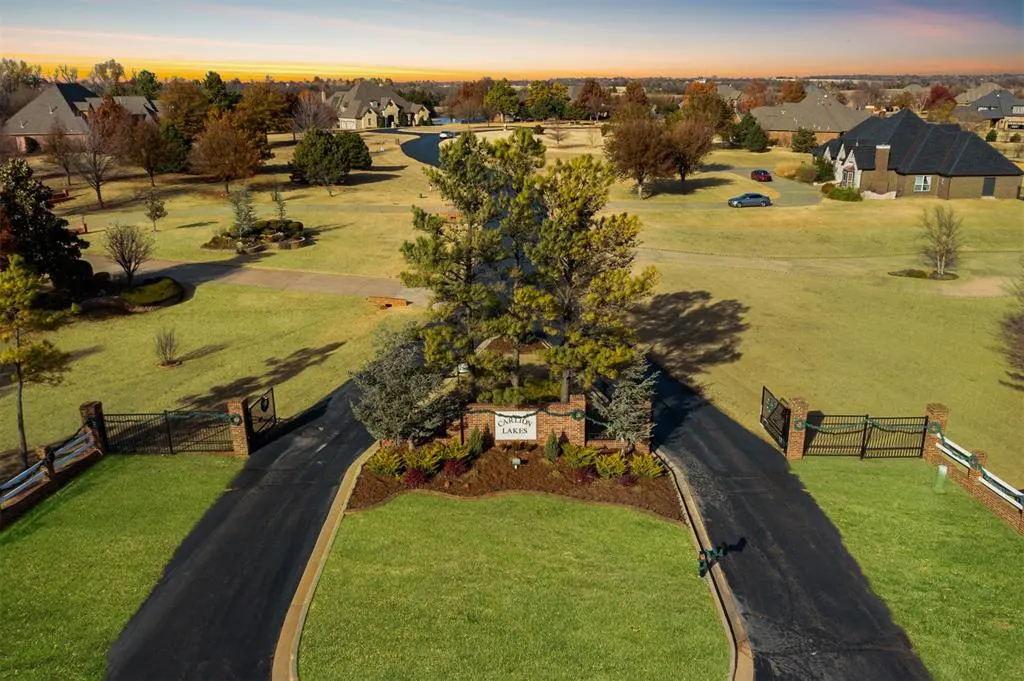 Photo 9 — 18077 Carlton Way, Edmond, OK 73012