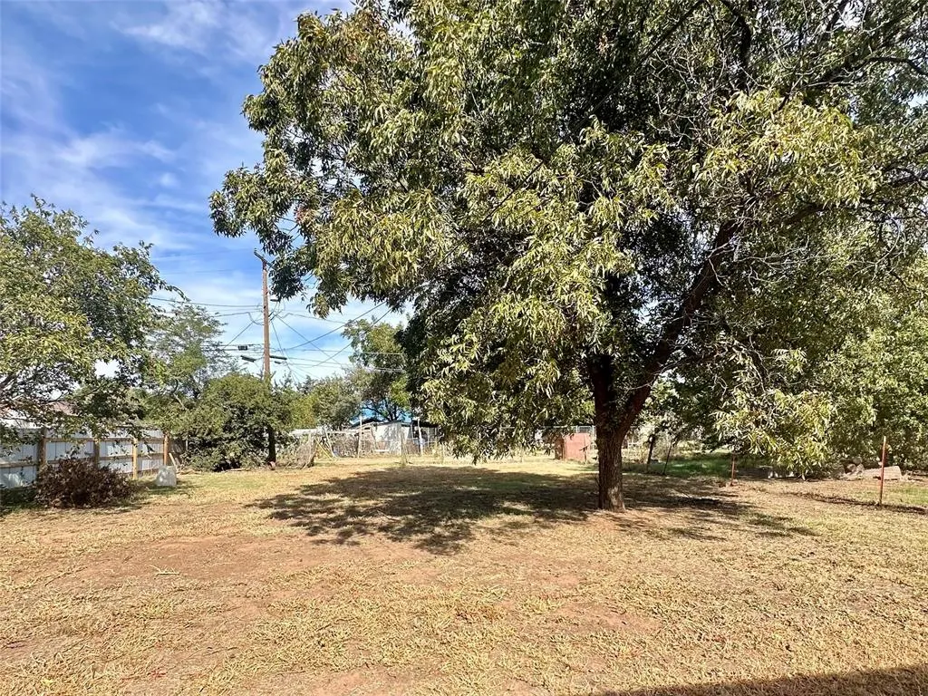 Photo 23 — 417 W Liveoak Street, Altus, OK 73521