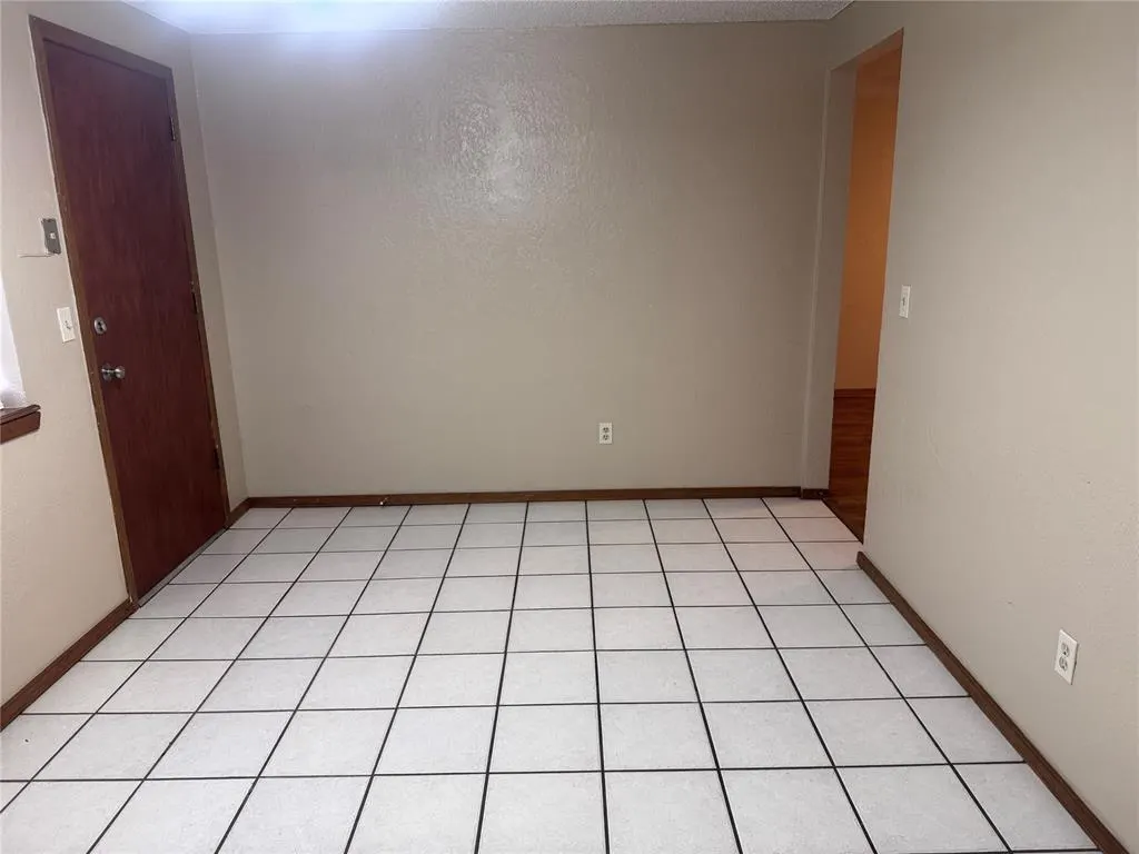 Photo 3 — 1009 Lapwing Road, Edmond, OK 73003