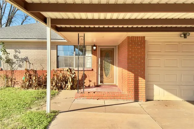 Photo 2 — 513 N Bell Drive, Crescent, OK 73028