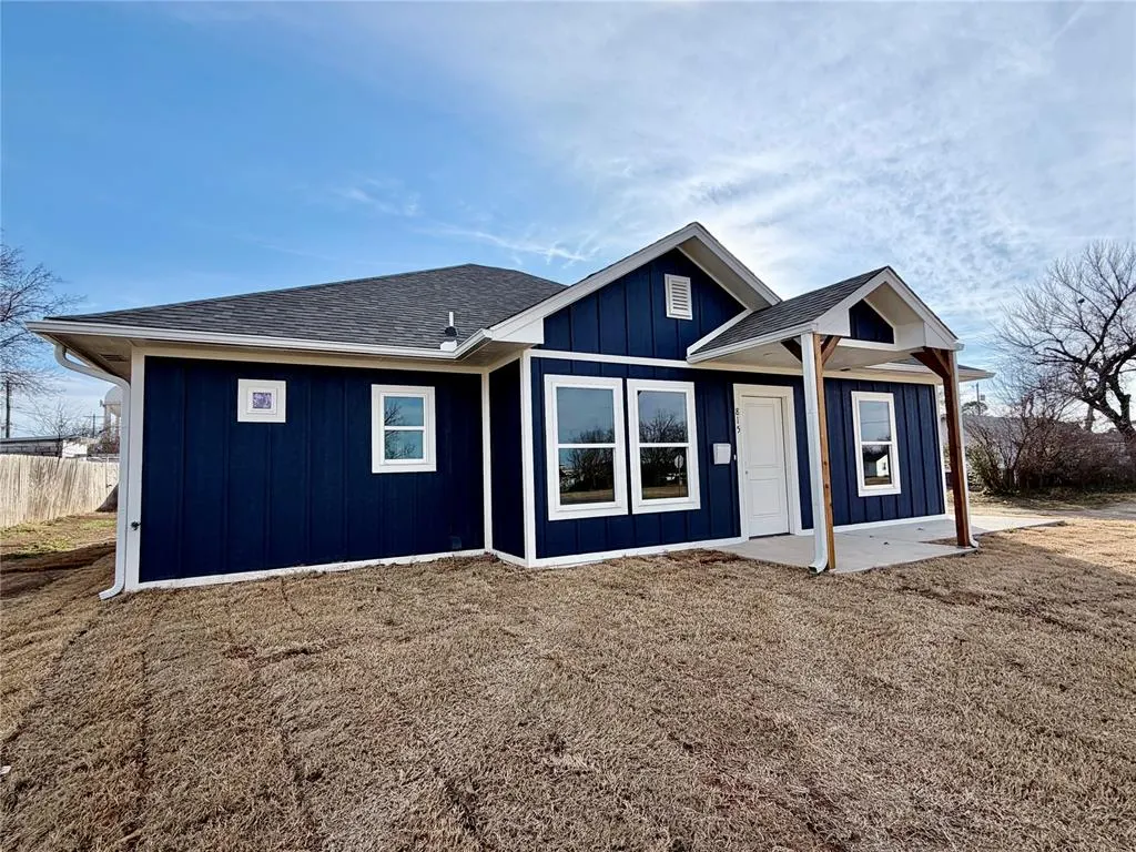 Front exterior — 815 W Franklin Street, Shawnee, OK 74804