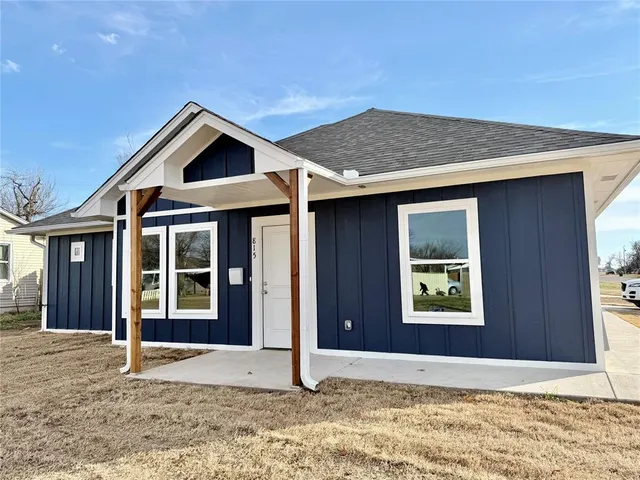 Photo 2 — 815 W Franklin Street, Shawnee, OK 74804