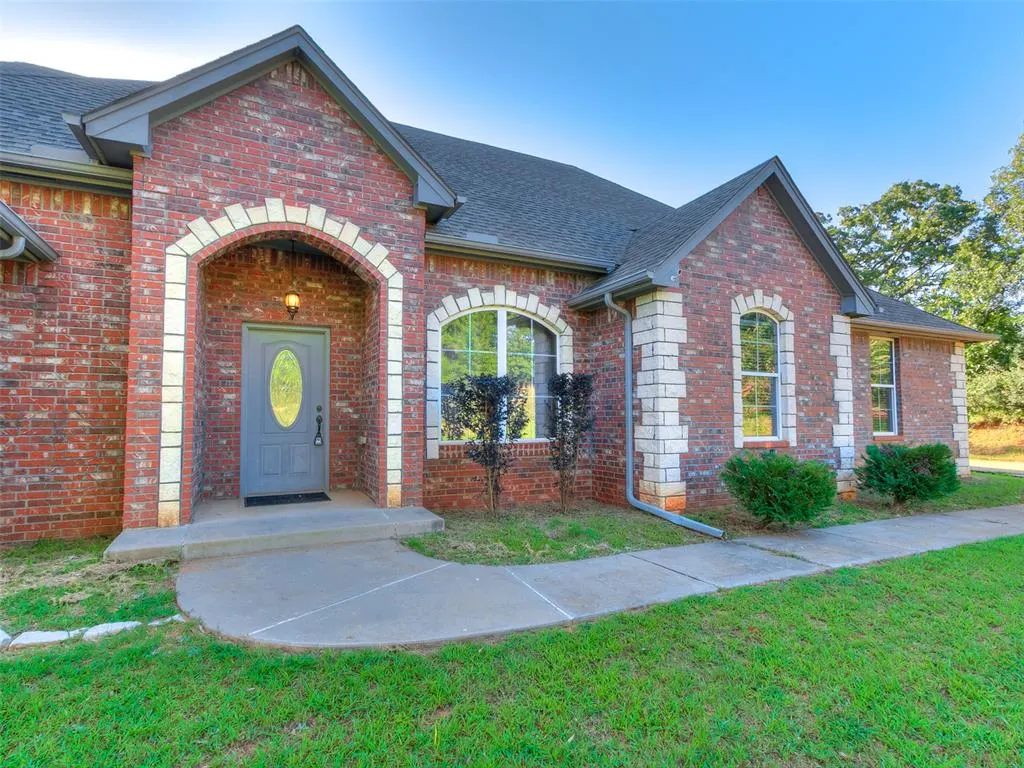 Front exterior — 3725 Indian Point Circle, Norman, OK 73026