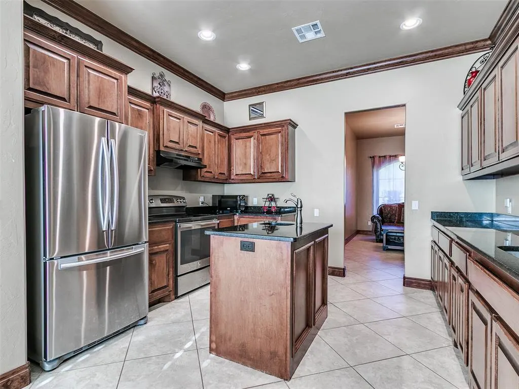 Photo 5 — 3725 Indian Point Circle, Norman, OK 73026