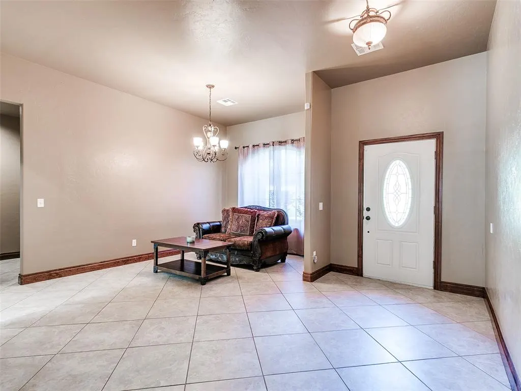 Photo 7 — 3725 Indian Point Circle, Norman, OK 73026